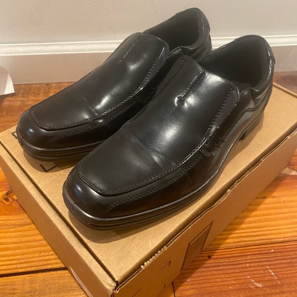Boys Black Dress Shoes size 6 never worn - Picture 2 of 4